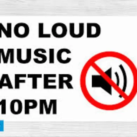 2 Double Bedrooms Near Airport & Town شقة *