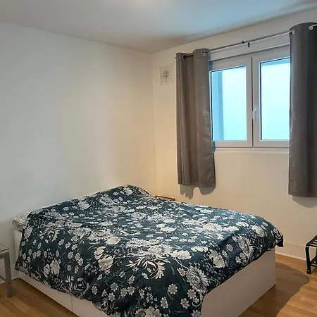 2 Double Bedrooms Near Airport & Town *